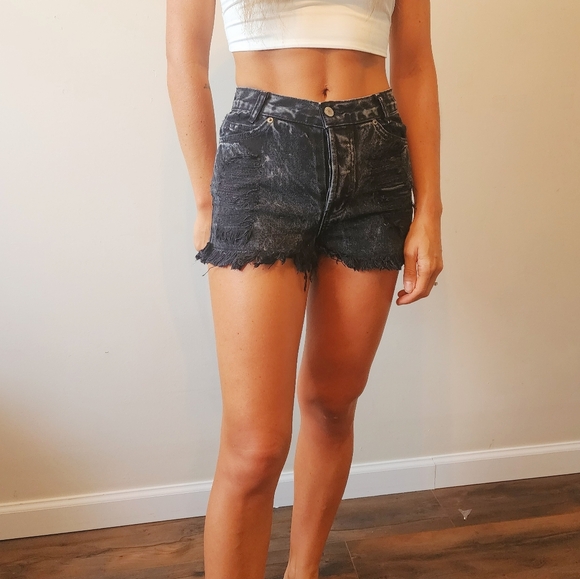 Brandy Melville Jean Shorts - Picture 1 of 4